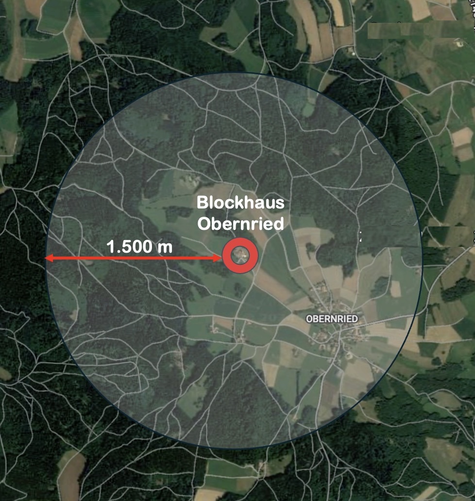 Um das Blockhaus herum